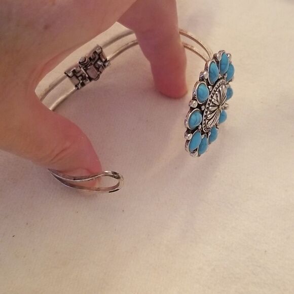 Turquoise flower bracelet - Picture 6 of 11